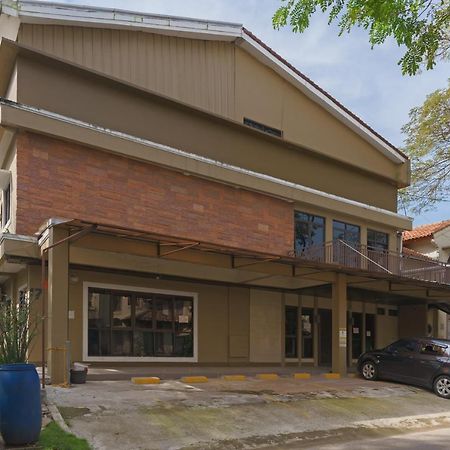 מלון בקאסי Koolkost Syariah At Taman Simprug Cikarang מראה חיצוני תמונה